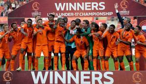 In Holland werden die Zwillinge bereits mit den de-Boer-Brüdern verglichen. Quinten ist bei der U19 die Stütze im zentralen Mittelfeld und durfte bereits mehrmals für die zweite Mannschaft ran. Zudem war er Teil der Elftal beim Gewinn der U17-EM 2018.