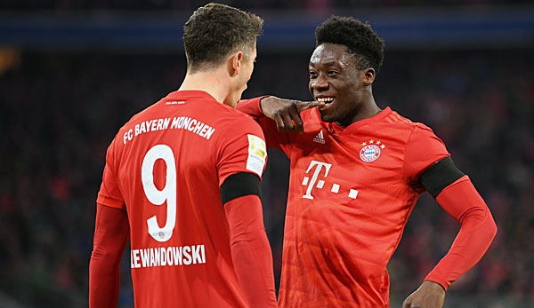 Alphonso Davies und Robert Lewandowski bestechen beim FC Bayern seit Wochen mit ihren guten Leistungen.