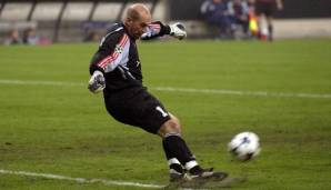 Platz 10: Danny Verlinden - 40 Jahre, 3 Monate und 24 Tage am 09.12.2003. Der Keeper bestritt sein letztes CL-Spiel für den FC Brügge gegen Ajax. Danach war er lange Zeit als Torwart-Trainer aktiv, erst in Brügge dann in Saudi Arabien und Tunesien.