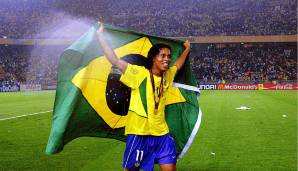 RONALDINHO: Ähnlich wie Rivaldo eine der Schlüsselfiguren des WM-Titels 2002. Steuerte in fünf Einsätzen zwei Tore bei und machte im Verlauf des Turniers mit guten Leistungen internationale Top-Klubs auf sich aufmerksam.
