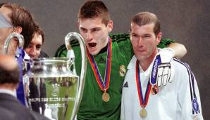 Vier Jahre danach erlangte er diesen Status auch für alle Madrilenen. Mit einem der schönsten Tore in der Champions-League-Finalgeschichte schoss Zidane die Königlichen im Finale gegen Leverkusen zum dritten CL-Titel in vier Jahren.