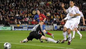 Messi trug sich gleich zweimal in die Torschützenliste ein. Nach neun Minuten überwand er Hans-Jörg Butt aus kurzer Distanz. Das 2:0 bereitete der damals erst 21-Jährige vor, in der 38. Minute war er schneller als Lell am Ball und traf erneut.