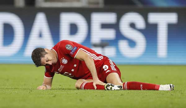 Bayerns Torjäger Robert Lewandowski fehlt aufgrund einer Knieverletzung.