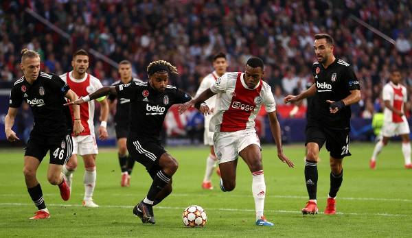 Ajax Amsterdam (rot) kann mit einem Unentschieden bei Besiktas Istanbul den Gruppensieg perfekt machen.