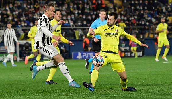 Im Achtelfinal-Hinspiel der Champions League trennten sich der FC Villarreal (gelb) und Juventus Turin 1:1.