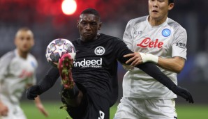 Top-Stürmer Randal Kolo Muani steht aufgrund seiner Roten Karte im Hinspiel Eintracht Frankfurt gegen SSC Neapel nicht zur Verfügung.
