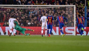 Nach der Pause legt Barca noch einen nach. Messi verwandelt in der 50. Minute einen Elfmeter zum 3:0. Bei PSG flattern die Nerven.