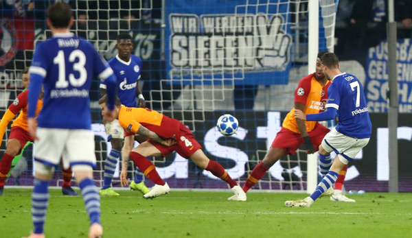 Mark Uth (r.) erzielte das 2:0 für Schalke.