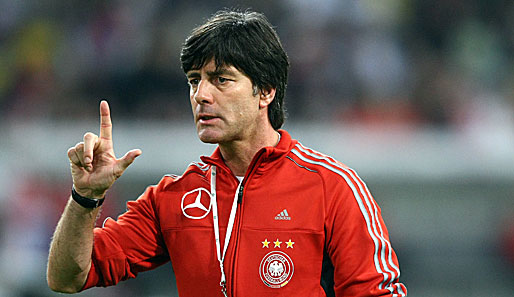 Bundestrainer Löw zeigt es an: Das DFB-Team verbessert sich auf Rang zwei der FIFA-Weltrangliste