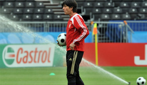 Joachim Löw hat vor der WM 2010 genug Zeit für seine Spieler