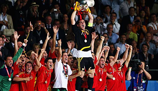 Europameister Spanien steht nach 16 siegreichen Partien 2008 an der Spitze der FIFA Weltrangliste