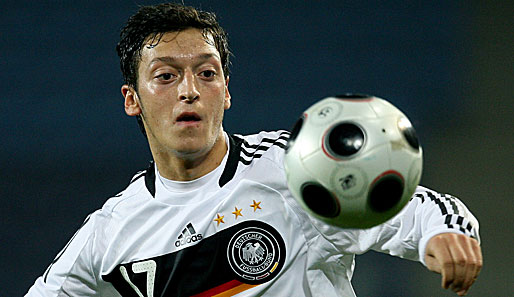 Mesut Özil hat sich nach langem Hin und Her für die deutsche Nationalmannschaft entschieden
