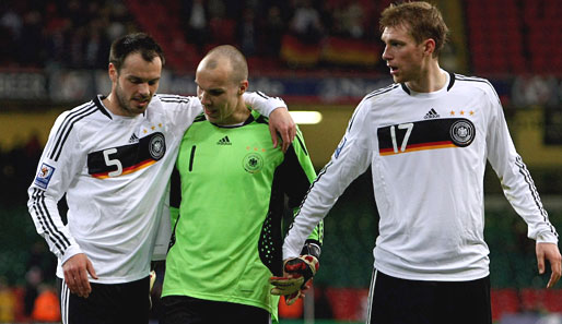Robert Enke (Mitte) blieb wie schon gegen Liechtenstein auch gegen Wales ohne Gegentor