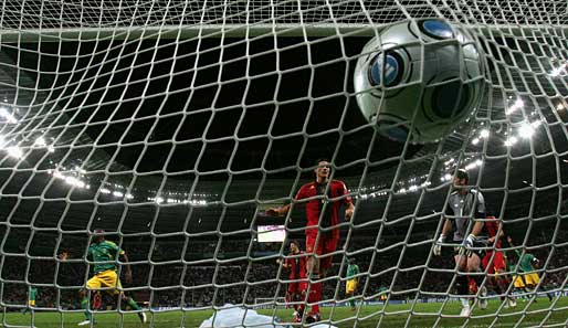 Da schlägt's ein: Mario Gomez erzielte gegen Südafrika das 1:0 für Deutschland
