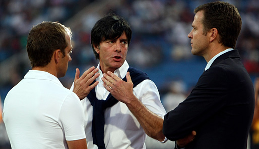 Joachim Löw (M.) ist seit 2006 Cheftrainer der deutschen A-Nationalmannschaft