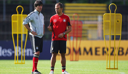 Eine Sorge weniger für den deutschen Trainerstab: Joachim Löw (l.) und Hansi Flick