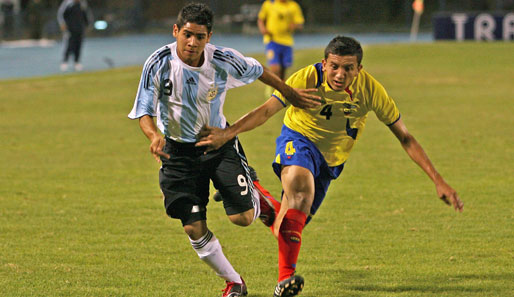 Mit seinen 17 Jahren schon Stammspieler in Argentiniens Primera Division: Daniel Villalva (l.)