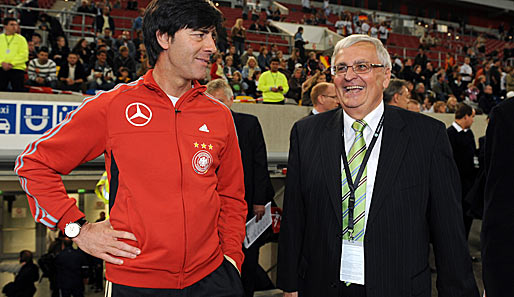 DFB-Präsident Theo Zwanziger (r.) ist mit der Arbeit von Bundestrainer Joachim Löw zufrieden