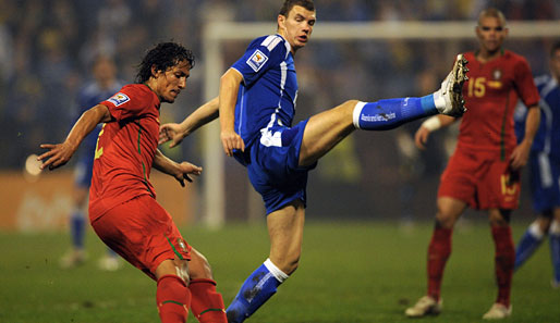 In den WM-Quali-Playoff-Spielen gegen Portugal kam das Aus für Edin Dzeko (M.) und Bosnien