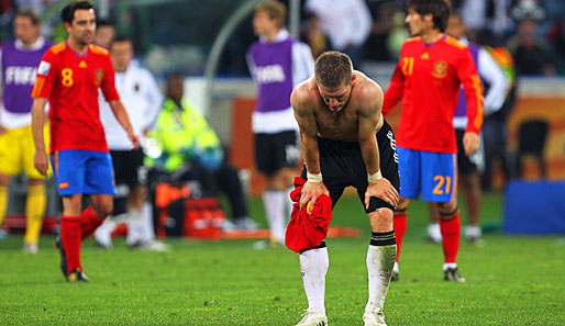 Geschlagen: Bastian Schweinsteiger nach dem Halbfinal-Aus gegen Spanien