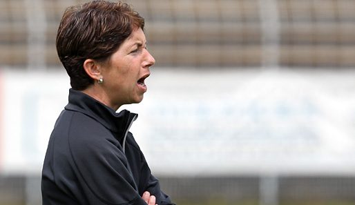 Will mit ihrem Team gegen Kolumbien den Viertelfinal-Einzug besiegeln: DFB-Trainerin Meinert