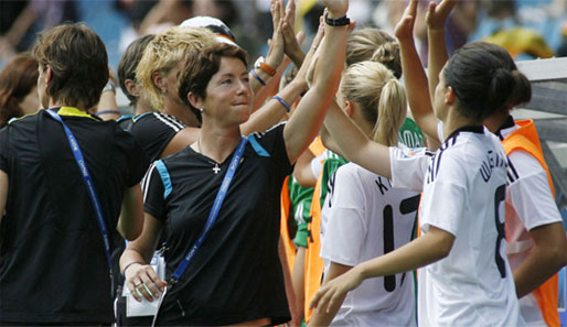 U-20-Bundestrainerin Maren Meinert trifft mit ihrem Team auf Südkorea