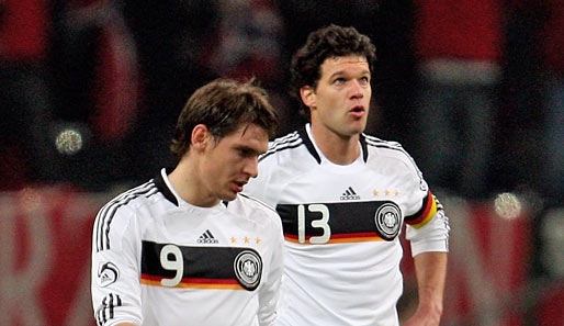 Leverkusens Patrick Helmes (l.) erzielte in 13 Länderspielen für Deutschland zwei Treffer