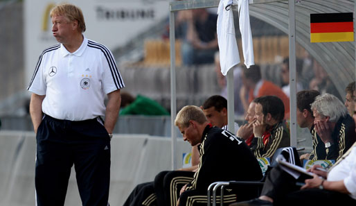 Horst Hrubesch ist 2000 Jugend-Trainer vom DFB