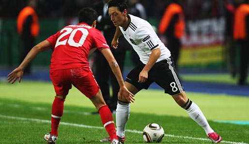 Gegen die Türkei erlitt Mesut Özil eine Knöchelverletzung, aber auch gegen Kasachstan ist er dabei