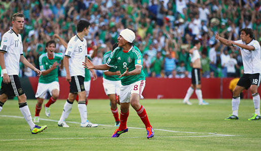 Das bitter Ende: Mexikos Gomez (M.) hat soeben das 3:2 für den WM-Gastgeber erzielt