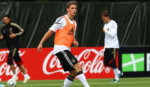 Benedikt Höwedes (M.) bei einer Trainingseinheit der deutschen Nationalmannschaft