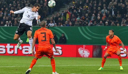 Zwei Stockwerke höher als der Rest: Miroslav Klose bei seinem Treffer zum 2:0