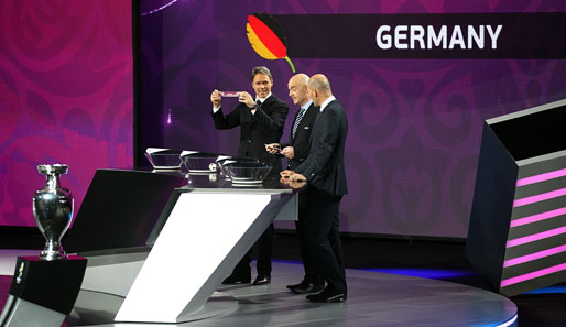 Marco van Basten zog Deutschland in Gruppe B
