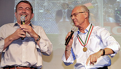 Franz Beckenbauer (r.) hält große Stücke auf seinen langjährigen Weggefährten Wolfgang Niersbach