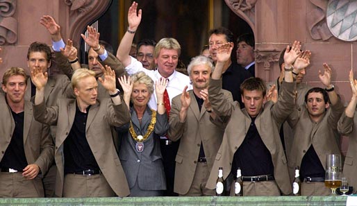 Nach der WM 2002 ließ sich die deutsche Mannschaft am Frankfurter Römer feiern
