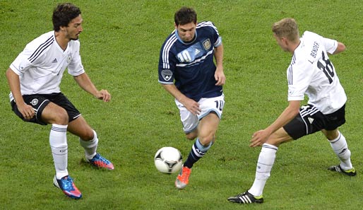 Argentiniens Superstar Lionel Messi (Mitte) traf gegen Deutschland zum 2:0