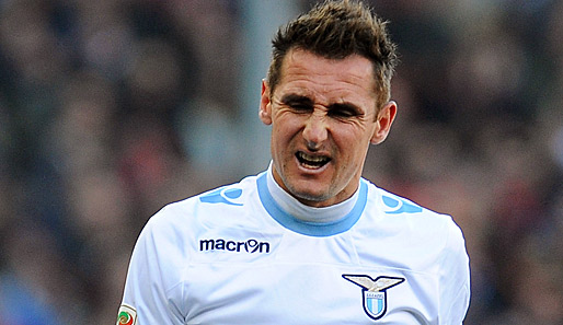 Miroslav Klose musste gegen den FC Genua in der Halbzeit mit schmerzverzerrtem Gesicht runter