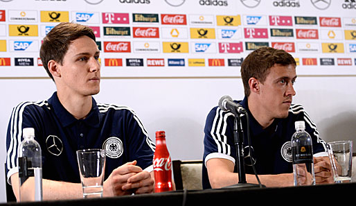Max Kruse (r.) auf seiner ersten DFB-Pressekonferenz mit Philipp Wollscheid aus Leverkusen