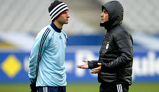Beiden kann man zuhören: Thomas Müller vergleicht den DFB-Coach mit seinem beim FC Bayern