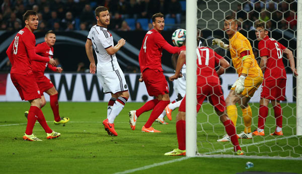 Die beste Chance der deutschen Mannschaft, Peszko klärt vor der Linie