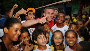 Lukas Podolski genoss das "Bad in der Menge" sichtlich