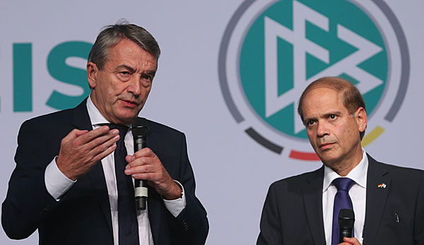 DFB-Präsident Wolfgang Niersbach (l.) sieht keinen "WM-Rausch" mehr