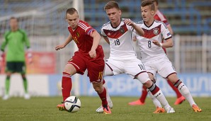 Niklas Dorsch (M.) zog sich die Verletzung im Spiel gegen Belgien zu