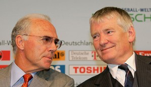 Otto Schily rückt nicht von Franz Beckenbauer ab