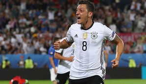 Mesut Özil erzielte gegen Italien sein erstes Tor bei dieser EURO