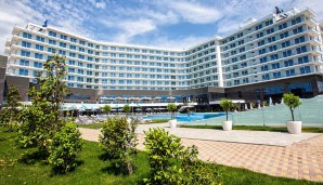 So sieht sie aus, die Residenz des DFB-Teams während des Confed Cups in Russland (17. Juni - 2. Juli). Das Radisson Blu Paradise Resort & Spa in Sochi ist das vorübergehende Zuhause von Jogi Löw und Co. SPOX stellt Euch die Unterkunft vor