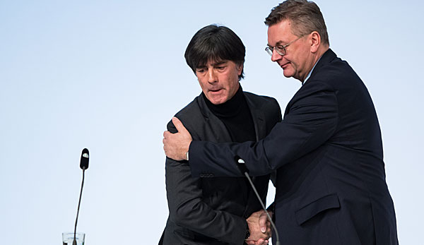 DFB-Präsident Reinhard Grindel hätte auch in Zukunft gerne Joachim Löw an seiner Seite.