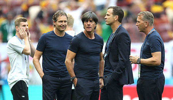 Stehen sinnbildlich für das Scheitern der DFB-Elf bei der WM: Oliver Bierhoff und Joachim Löw