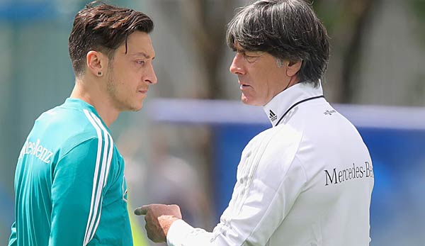 Joachim Löw plant scheinbar ein Gespräch mit Mesut Özil.
