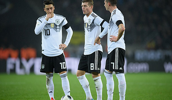 Toni Kroos hat den Rücktritt von Mesut Özil aus dem DFB-Team kritisiert.